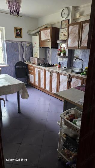 Apartament cu 3 camere decomandat în Horia