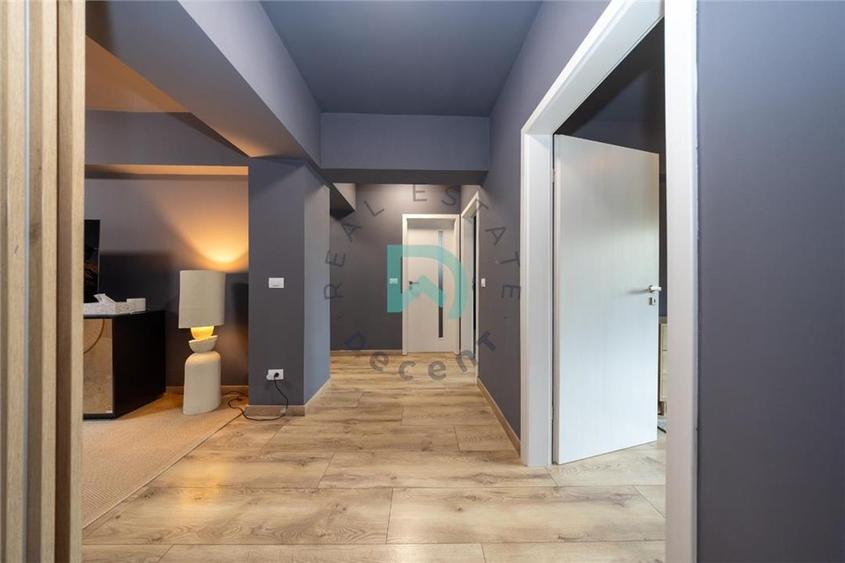 Apartament cu 4 camere decomandat în Răcădău