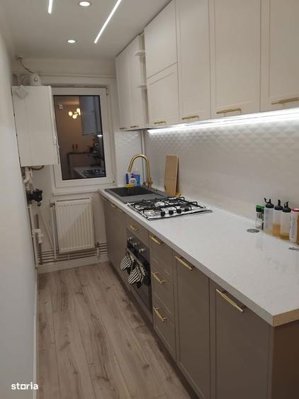 Apartament cu 3 camere semidecomandat în Tomis Nord