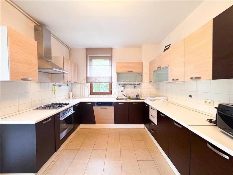 Apartament cu 4 camere semidecomandat, mobilat în Herăstrău