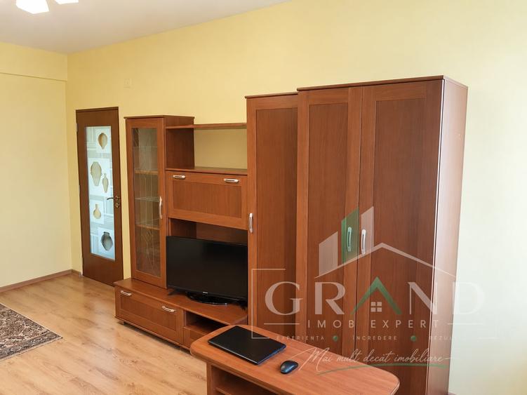 Apartament cu 2 camere semidecomandat, mobilat în Central