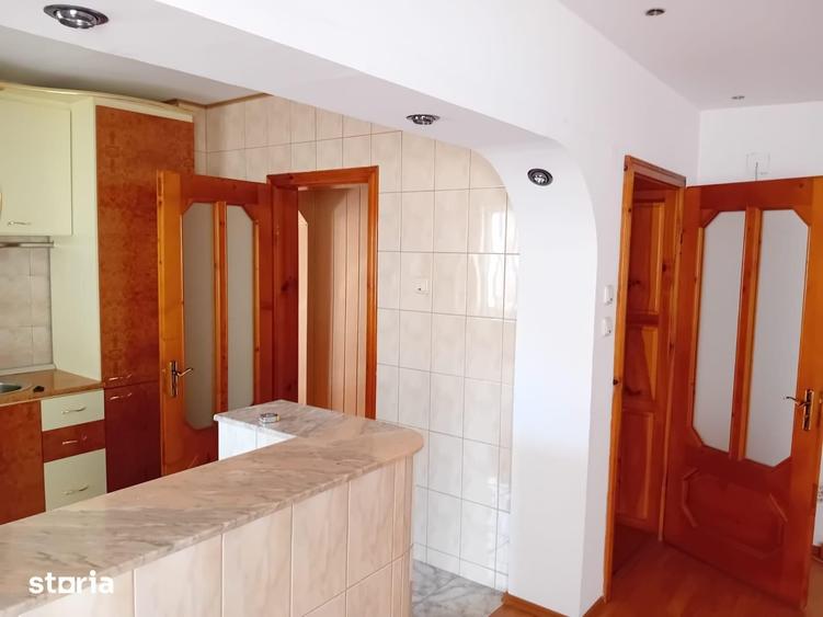 Apartament cu 4 camere decomandat în Central