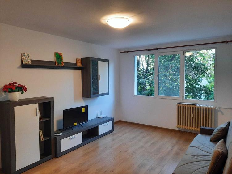 Casă cu 3 camere decomandat în Drumul Taberei
