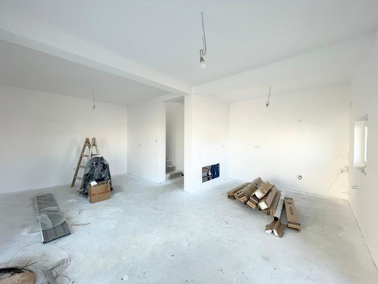 Duplex cu 4 camere cu Canalizare în Moșnița Veche