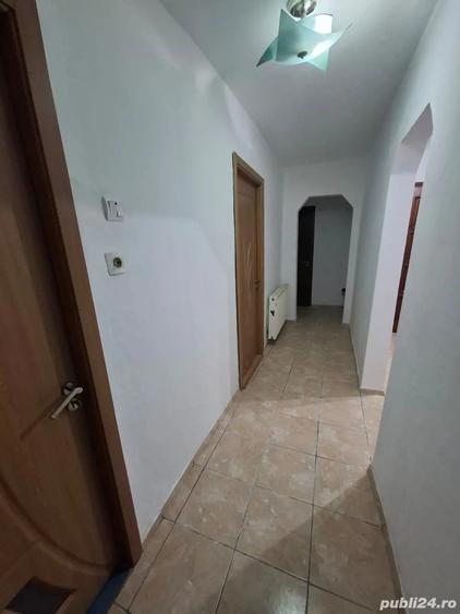 Apartament cu 4 camere decomandat în Central