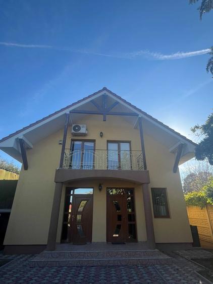 Casă cu 2 camere cu Teren 300 Mp în Central