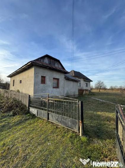 Casă cu 3 camere cu Teren 2500 Mp în Șindrești