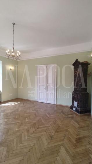 Apartament cu 3 camere semidecomandat în Central