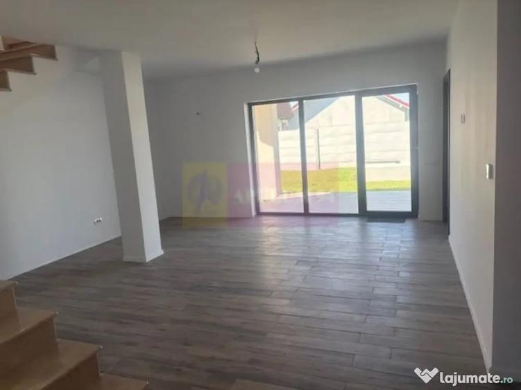 Casă cu 5 camere cu Teren 410 Mp în Țegheș