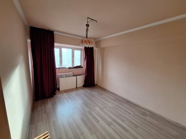 Apartament cu 3 camere decomandat în Colentina