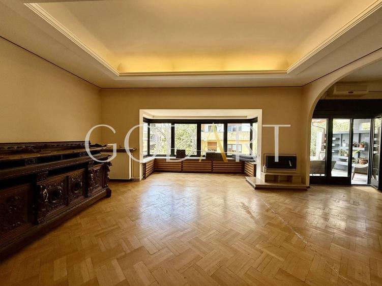 Apartament cu 5 camere decomandat în Dorobanți