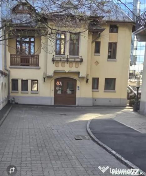 Casă cu 7 camere cu Teren 1266 Mp în Romană