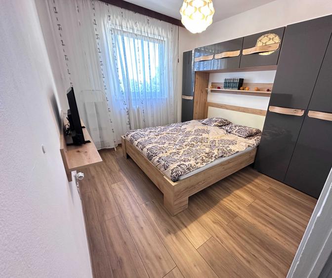 Apartament cu 2 camere semidecomandat, mobilat în Tractorul