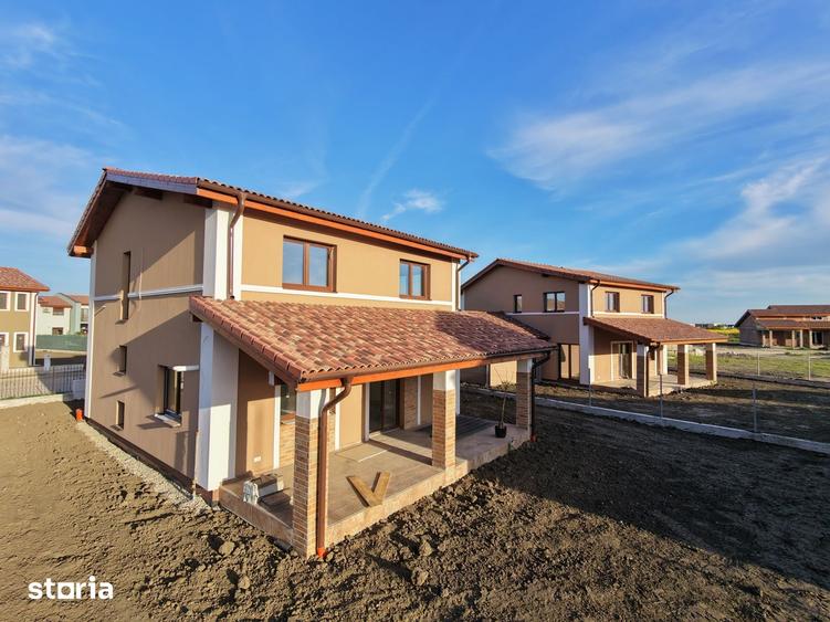 Casă cu 6 camere cu Teren 589 Mp în Săcălaz