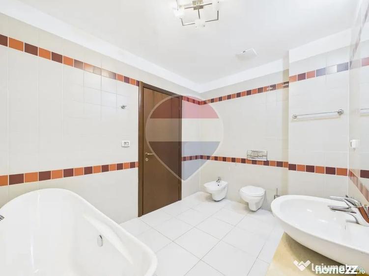Apartament cu 3 camere decomandat în Nordului