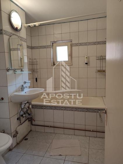 Apartament cu 3 camere decomandat, mobilat în Lipovei