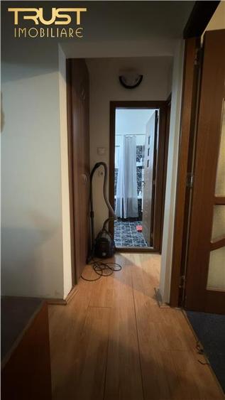 Apartament cu 3 camere decomandat în Plopilor