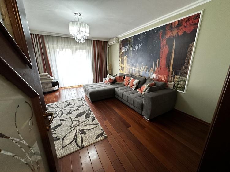 Apartament cu 3 camere decomandat în Virtuții