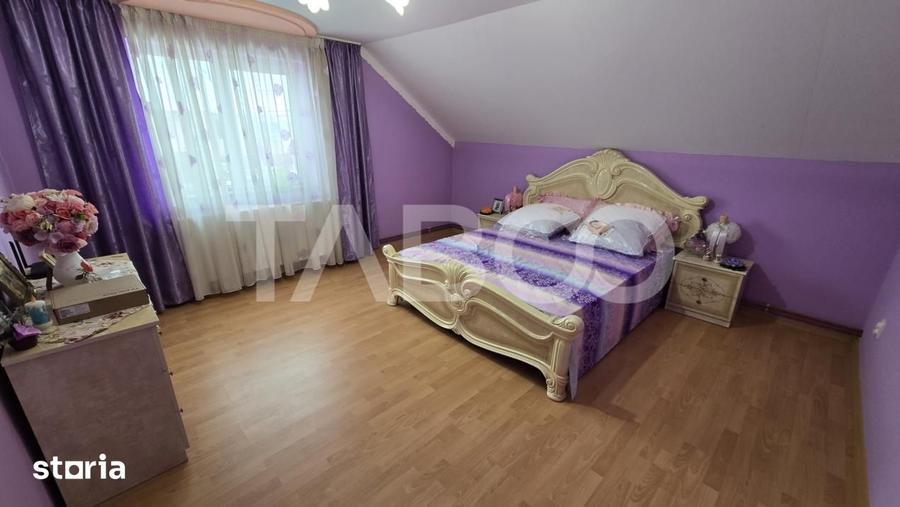 Casă cu 4 camere cu Teren 159 Mp în Roșia