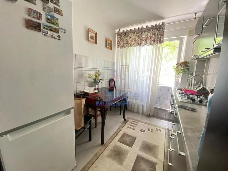 Apartament cu 2 camere semidecomandat în Filiași