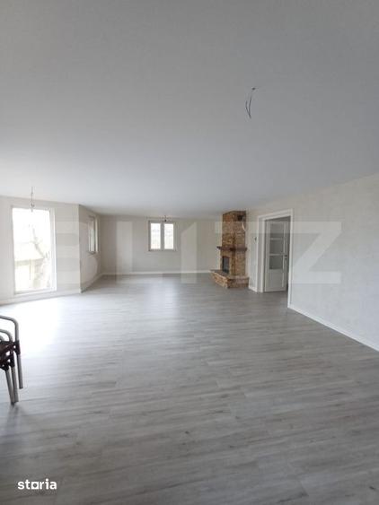 Casă cu 5 camere cu Teren 1590 Mp în Luna