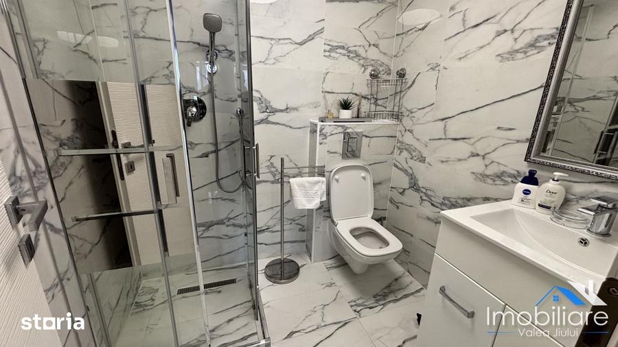 Casă cu 4 camere cu Teren 1200 Mp în Central