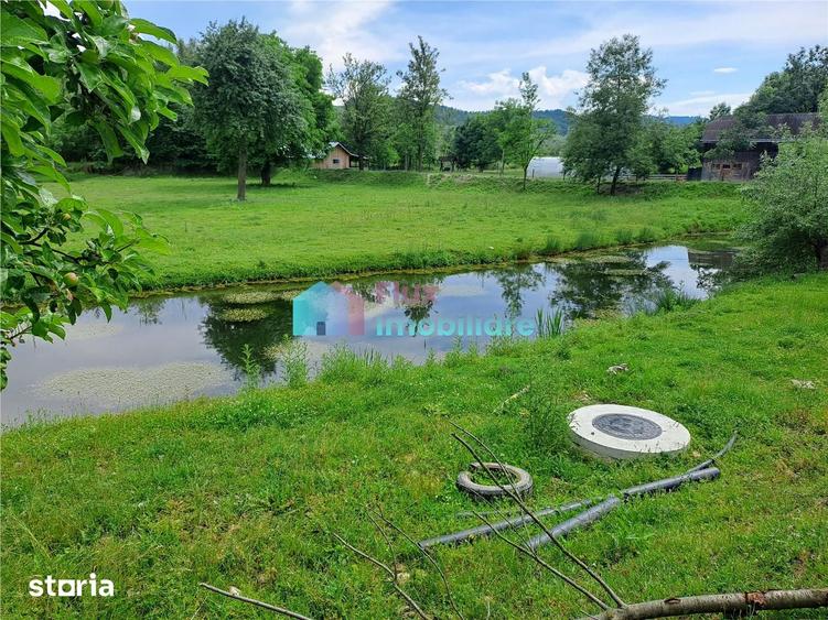 Casă cu 2 camere cu Teren 3743 Mp în Mălini