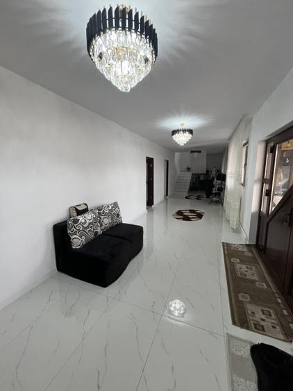 Casă individuală cu 7 camere cu Canalizare în Bereasca