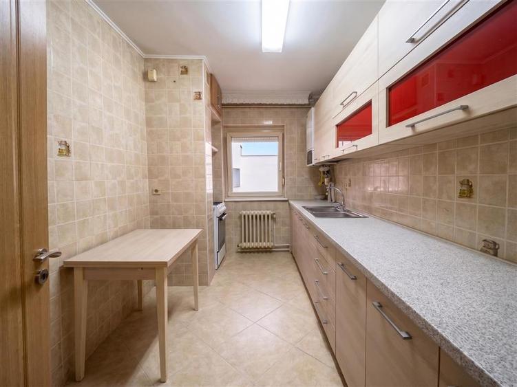 Apartament cu 3 camere decomandat, mobilat în Obcini