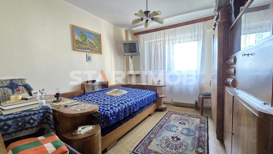 Apartament cu 3 camere decomandat în Calea București