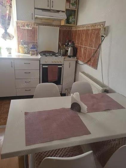 Apartament cu 3 camere decomandat în Bucovina
