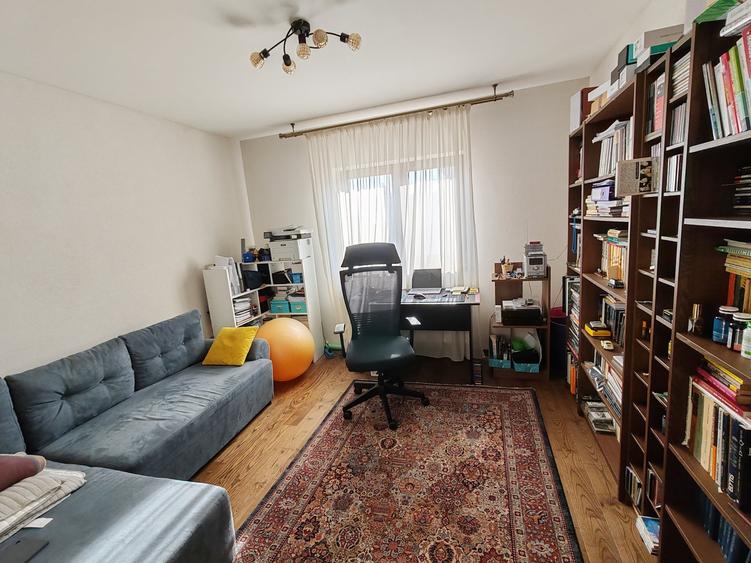 Casă individuală cu 4 camere cu Garaj în Cetate