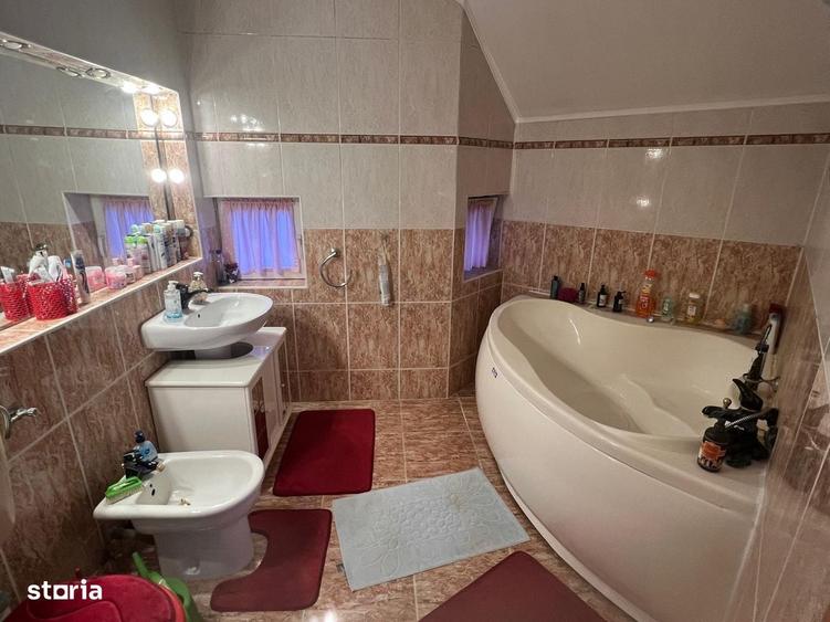 Casă cu 4 camere cu Teren 1000 Mp în Nufărul