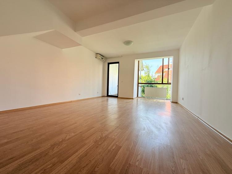 Apartament cu 4 camere decomandat în Lacul Morii