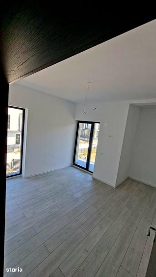 Casă cu 4 camere cu Teren 495 Mp în Budeasa