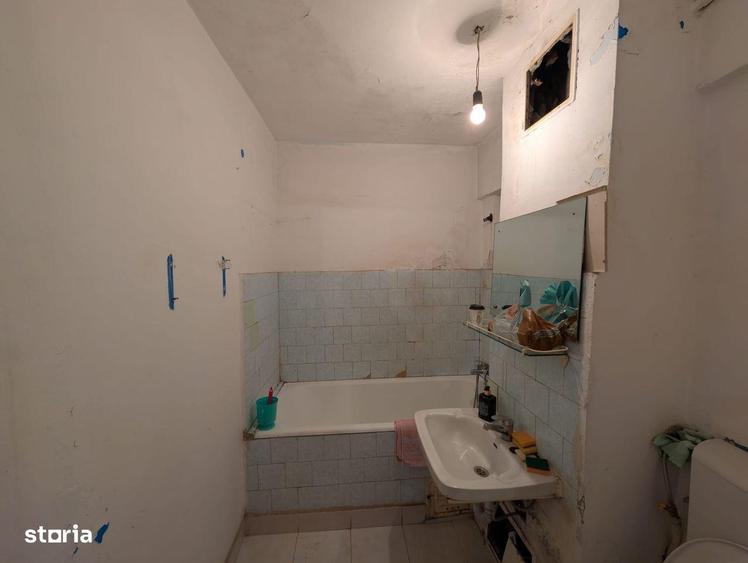 Apartament cu 3 camere decomandat în Tei