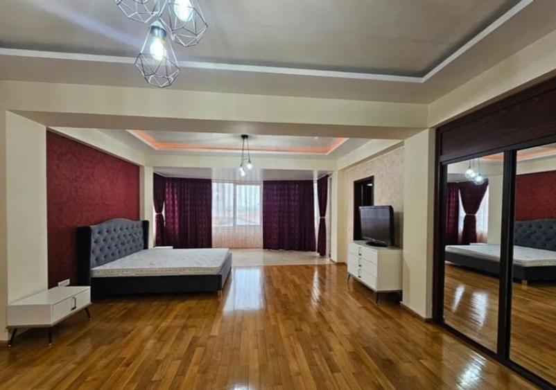 Spațiu comercial, de 600 mp, în Trocadero