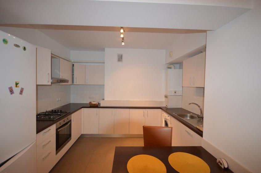 Apartament cu 2 camere decomandat, mobilat în P-ța Alba Iulia