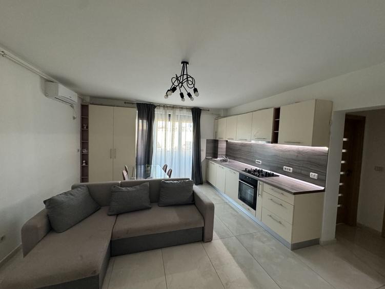 Apartament cu 3 camere semidecomandat, mobilat în UTA
