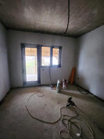 Casă individuală cu 3 camere cu Canalizare în Letea