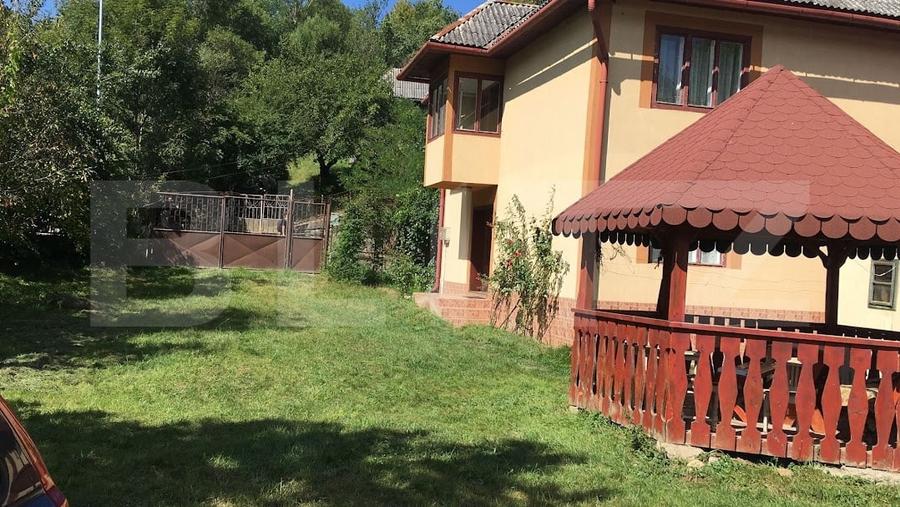 Casă individuală cu 4 camere cu Canalizare în Câmpeni