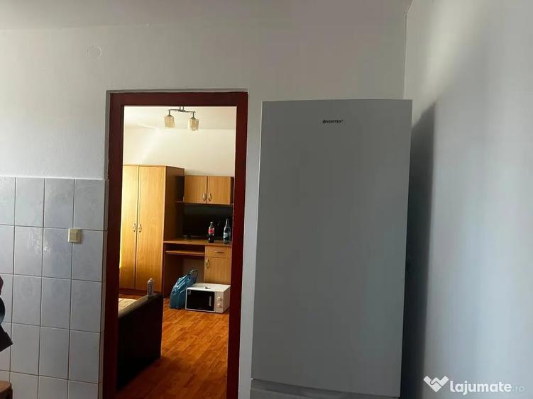 Apartament cu 2 camere nedecomandat în Decebal