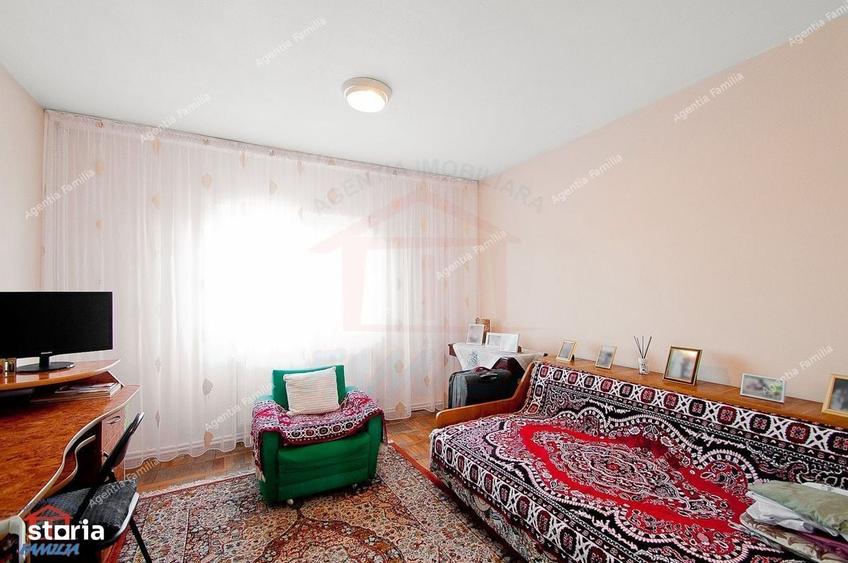 Apartament cu 4 camere decomandat în Micro 17