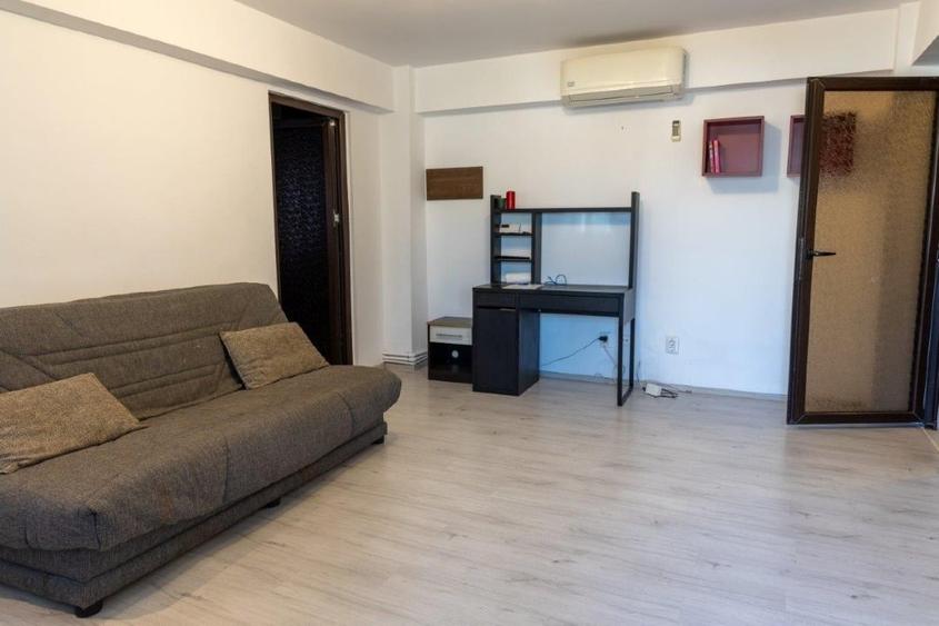 Apartament cu 3 camere, mobilat în Central