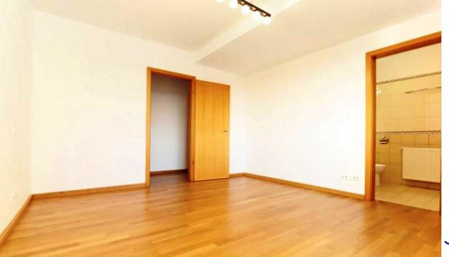 Apartament cu 5 camere decomandat în Șoseaua Nordului