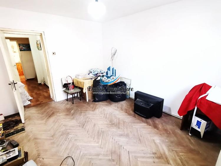 Apartament cu 4 camere semidecomandat în Mărăței