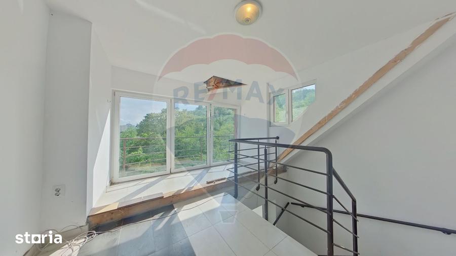 Apartament cu 3 camere semidecomandat în Grigorescu