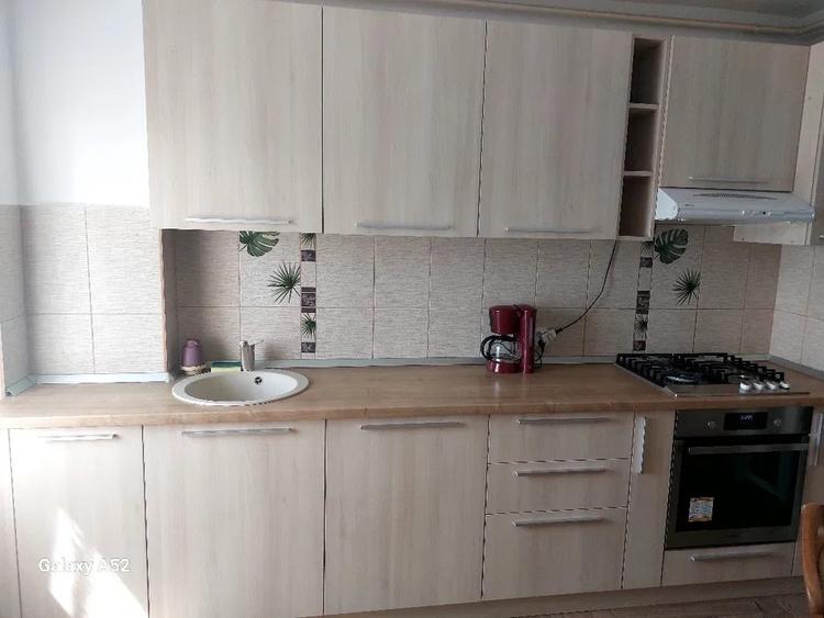 Apartament cu 2 camere semidecomandat, mobilat în Răcădău