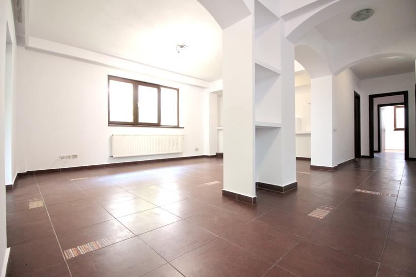 Apartament cu 4 camere decomandat, mobilat în Prelungirea Ghencea