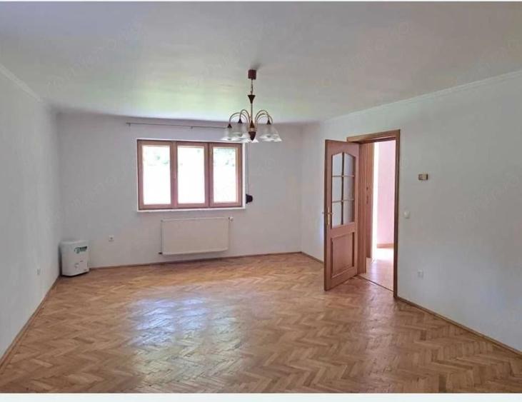 Casă cu 5 camere cu Teren 500 Mp în Trivale